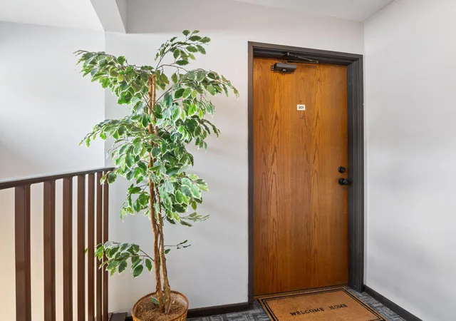 Listing Photo 5 - Condo for sale in building located at 450 Etna St, Saint Paul, MN 55106 - Unit #201