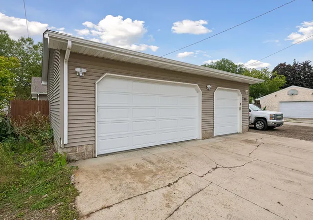 Photo 3 of Single family home for sale at 840 5th Avenue S, South Saint Paul, MN 55075 | MLS# 7148430 | Listing updated on 2026-09-22