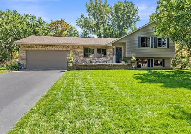 Photo 3 of Single family home for sale at 12041 Robin Rd, Maple Grove, MN 55369 | MLS# 7148436 | Listing updated on 2026-09-30