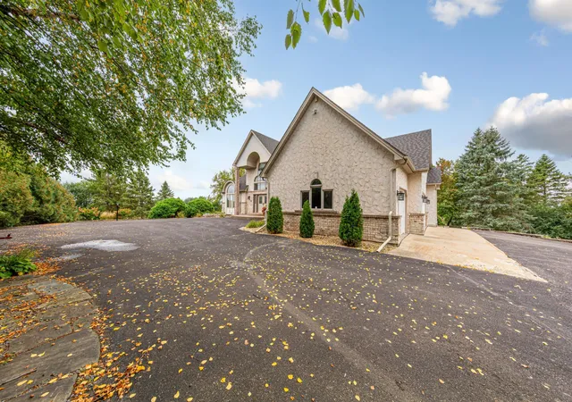Photo 3 of Single family home for sale at 1135 3rd Street Ne, Faribault, MN 55021 | MLS# 7148446 | Listing updated on 2026-09-22