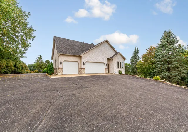 Photo 4 of Single family home for sale at 1135 3rd Street NE, Faribault, MN 55021 | MLS# 7148446 | Listing updated on 2026-09-22