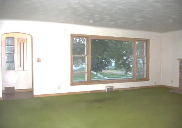 Photo 3 of Single family home for sale at 834 Hoyt Ave W, Saint Paul, MN 55117 | MLS# 7148486 | Listing updated on 2026-09-22