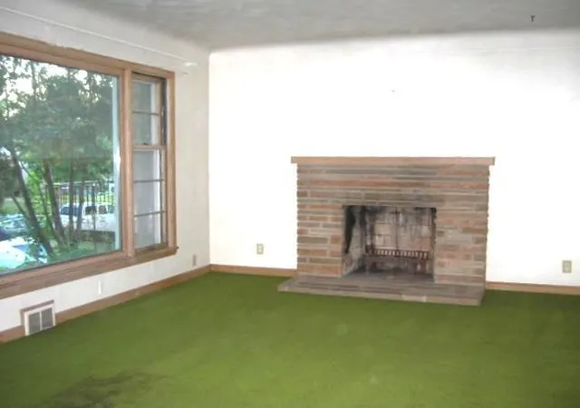 Photo 3 of Single family home for sale at 834 Hoyt Ave W, Saint Paul, MN 55117 | MLS# 7148486 | Listing updated on 2026-09-22