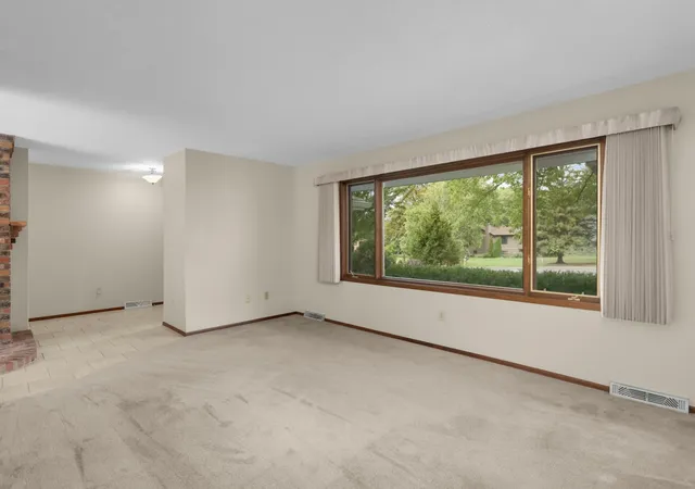 Photo 4 of Single family home for sale at 5220 Cottonwood Ln N, Minneapolis, MN 55442 | MLS# 7148493 | Listing updated on 2026-10-02