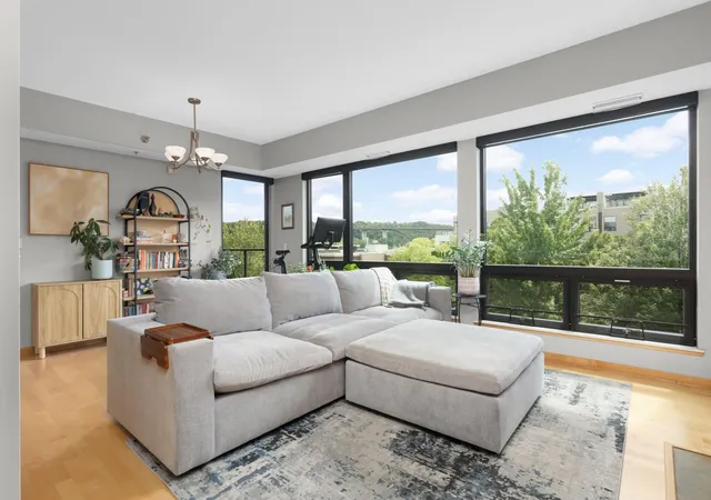 Photo 3 of Condo for sale at 284 Spring St #307, Saint Paul, MN 55102 | MLS# 7148531 | Listing updated on 2026-09-30