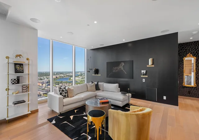 Photo 3 of Condo for sale at 255 Hennepin Ave #3204, Minneapolis, MN 55401 | MLS# 7148553 | Listing updated on 2026-09-24