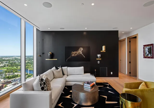 Photo 3 of Condo for sale at 255 Hennepin Ave #3204, Minneapolis, MN 55401 | MLS# 7148553 | Listing updated on 2026-09-24