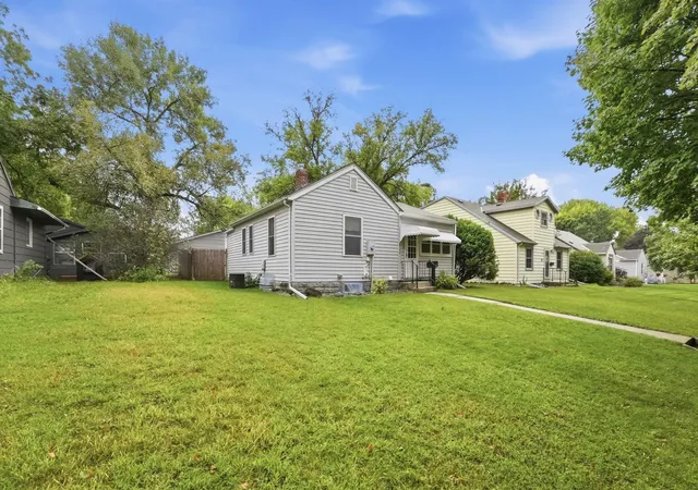 Photo 3 of Single family home for sale at 511 14th Street Sw, Willmar, MN 56201 | MLS# 7148566 | Listing updated on 2026-09-22