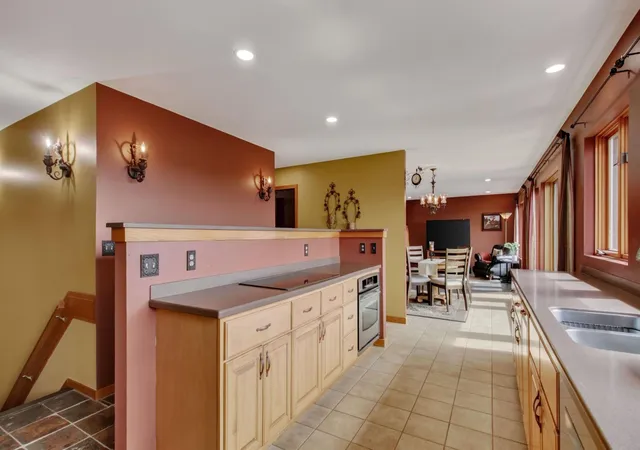 Photo 4 of Single family home for sale at 455 E Woodridge Dr, Eau Claire, WI 54701 | MLS# 7148569 | Listing updated on 2026-10-05