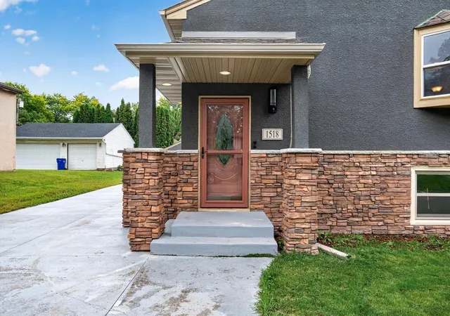 Photo 3 of House for sale at 1518 Pacific St, Saint Paul, MN 55106 | MLS# 7148576 | Listing updated on 2026-09-30