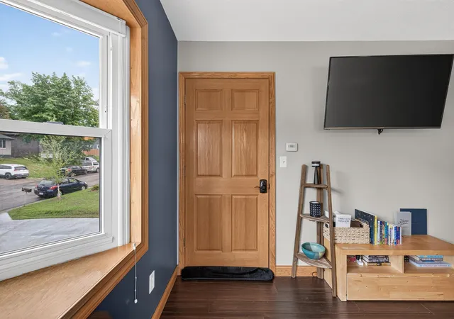 Photo 4 of House for sale at 1518 Pacific St, Saint Paul, MN 55106 | MLS# 7148576 | Listing updated on 2026-09-30