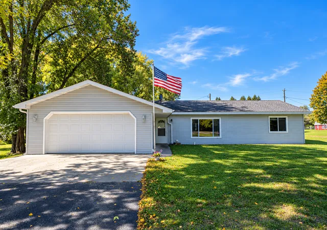 Photo 3 of Single family home for sale at 424 Walker Ave S, New York Mills, MN 56567 | MLS# 7148580 | Listing updated on 2026-10-16