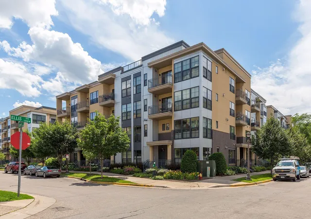 Listing Photo 4 - Condo for sale in building located at 2566 Ellis Ave, St. Paul, MN 55114 - Unit #404