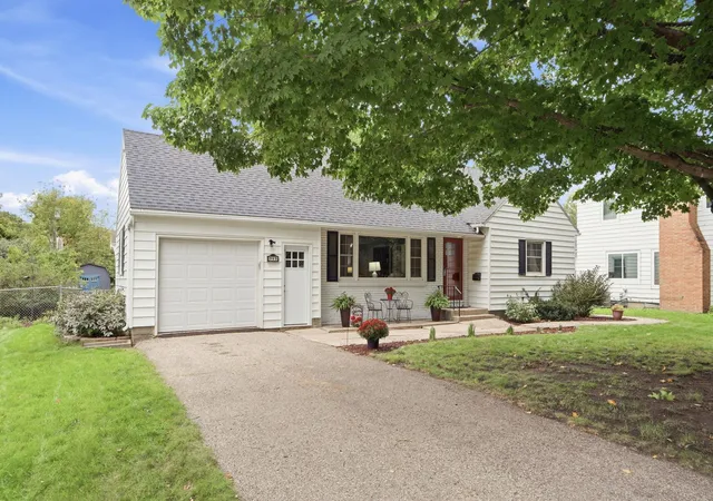 Photo 2 of Single family home for sale at 717 Memorial Pkwy Sw, Rochester, MN 55902 | MLS# 7148634 | Listing updated on 2026-09-29
