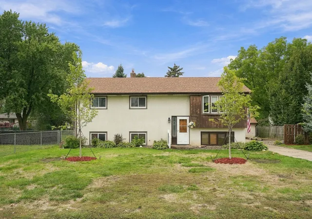 Photo 3 of Single family home for sale at 1885 Manton St, Saint Paul, MN 55109 | MLS# 7148686 | Listing updated on 2026-10-06