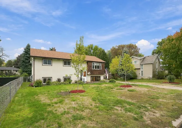 Photo 4 of Single family home for sale at 1885 Manton St, Saint Paul, MN 55109 | MLS# 7148686 | Listing updated on 2026-10-06