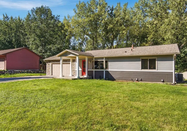 Photo 3 of Single family home for sale at 17155 Hershey Ct, Lakeville, MN 55044 | MLS# 7148697 | Listing updated on 2026-10-07