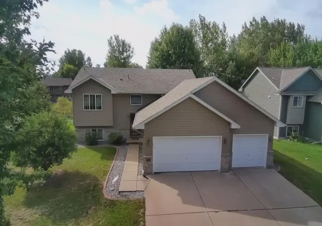 Photo 2 of Single family home for sale at 7944 Highland Dr, Circle Pines, MN 55014 | MLS# 7148703 | Listing updated on 2026-10-01
