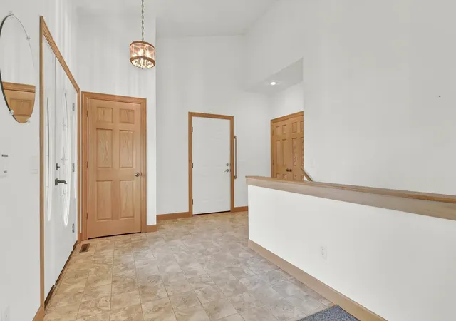 Photo 4 of Single family home for sale at 1020 S Oak St, Lake City, MN 55041 | MLS# 7148721 | Listing updated on 2026-10-06