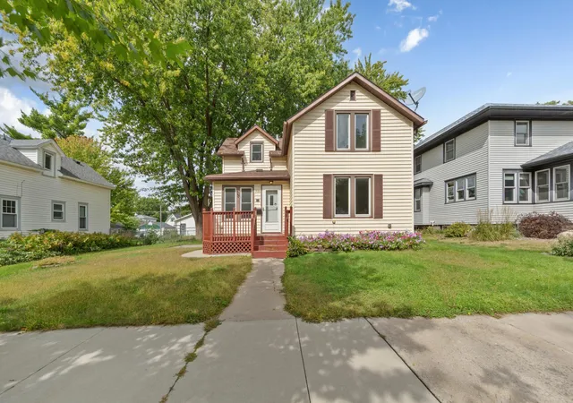Photo 1 of Single family home for sale at 1526 N 4th Street, Mankato, MN 56001 | MLS# 7148734 | Listing updated on 2026-10-10