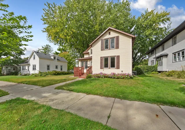 Photo 3 of Single family home for sale at 1526 N 4th Street, Mankato, MN 56001 | MLS# 7148734 | Listing updated on 2026-10-10