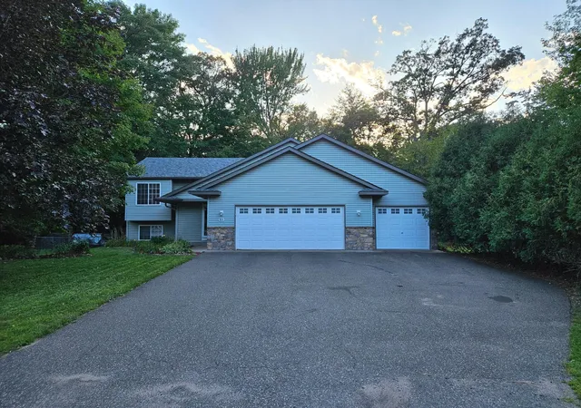 Photo 2 of Single family home for sale at 815 Colby St, Taylors Falls, MN 55084 | MLS# 7148743 | Listing updated on 2026-10-08