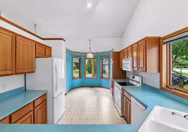 Photo 4 of Single family home for sale at 18512 Lime Tree Ct, Minnetonka, MN 55345 | MLS# 7148771 | Listing updated on 2026-10-03