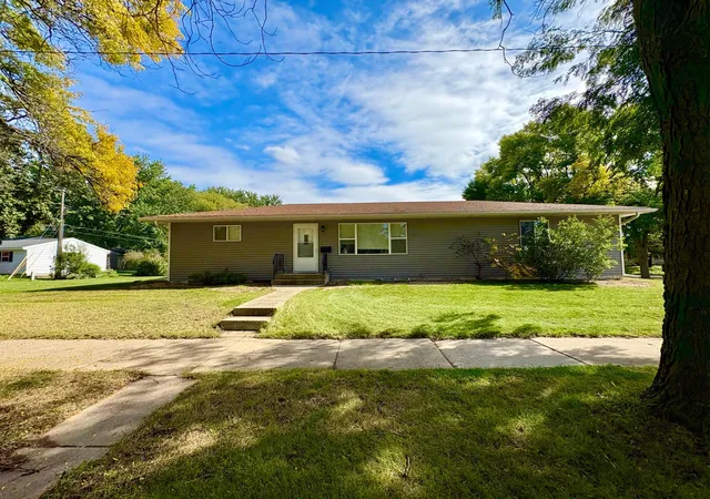 Single family home for sale at 1464 6th Avenue SE, Rochester, MN 55904 | MLS# 7148778