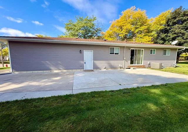 Photo 2 of Single family home for sale at 1464 6th Avenue SE, Rochester, MN 55904 | MLS# 7148778 | Listing updated on 2026-10-03