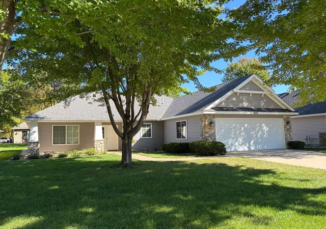 Photo 3 of Single family home for sale at 909 17th Street Se, Willmar, MN 56201 | MLS# 7148779 | Listing updated on 2026-10-09