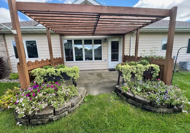 Photo 2 of Single family home for sale at 1112 Travis Rd, Marshall, MN 56258 | MLS# 7148822 | Listing updated on 2026-10-05