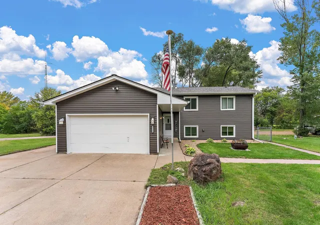 Photo 3 of Single family home for sale at 25300 Itasca Ave, Forest Lake, MN 55025 | MLS# 7148843 | Listing updated on 2026-10-08