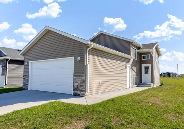 Photo 2 of Single family home for sale at 3299 Maple Leaf Loop S, Fargo, ND 58104 | MLS# 7148844 | Listing updated on 2026-10-06