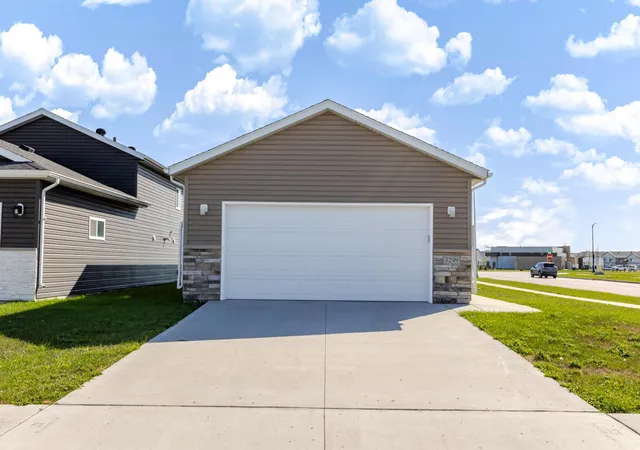 Photo 3 of Single family home for sale at 3299 Maple Leaf Loop S, Fargo, ND 58104 | MLS# 7148844 | Listing updated on 2026-10-06
