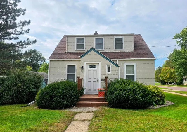 Single family home for sale at 504 6th Avenue SW, Pipestone, MN 56164 | MLS# 7148845