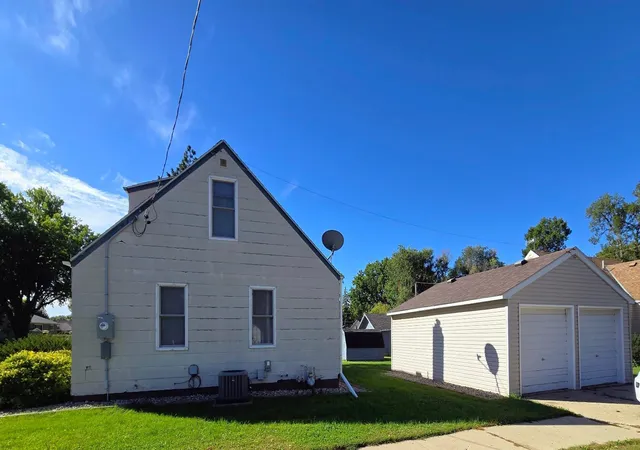 Photo 2 of Single family home for sale at 504 6th Avenue SW, Pipestone, MN 56164 | MLS# 7148845 | Listing updated on 2026-10-15