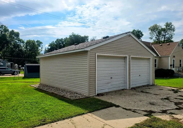 Photo 3 of Single family home for sale at 504 6th Avenue SW, Pipestone, MN 56164 | MLS# 7148845 | Listing updated on 2026-10-15