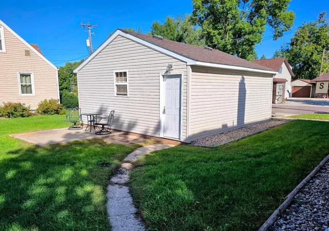 Photo 4 of Single family home for sale at 504 6th Avenue SW, Pipestone, MN 56164 | MLS# 7148845 | Listing updated on 2026-10-15