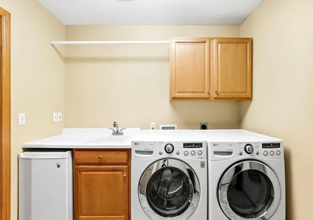 Photo 3 of Townhouse for sale at 1724 Carleton Dr, Hastings, MN 55033 | MLS# 7148851 | Listing updated on 2026-10-06