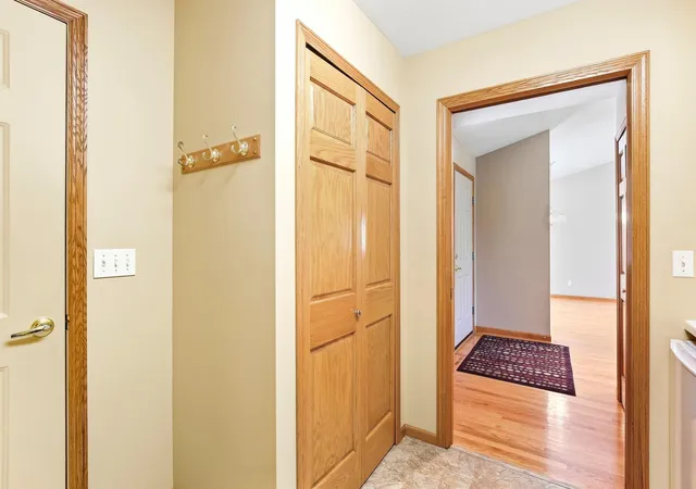 Photo 4 of Townhouse for sale at 1724 Carleton Dr, Hastings, MN 55033 | MLS# 7148851 | Listing updated on 2026-10-06