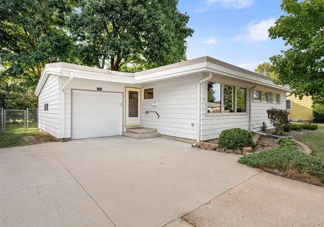 Photo 1 of Single family home for sale at 1405 5th Street Nw, Austin, MN 55912 | MLS# 7148861 | Listing updated on 2026-09-24
