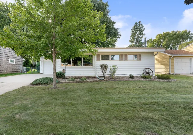Photo 2 of Single family home for sale at 1405 5th Street Nw, Austin, MN 55912 | MLS# 7148861 | Listing updated on 2026-09-24