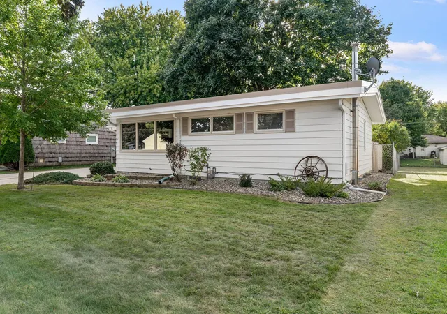 Photo 3 of Single family home for sale at 1405 5th Street Nw, Austin, MN 55912 | MLS# 7148861 | Listing updated on 2026-09-24