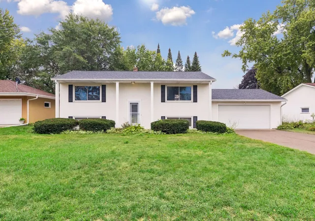 Photo 2 of Single family home for sale at 1616 Sandhurst Ave E, Saint Paul, MN 55109 | MLS# 7148870 | Listing updated on 2026-09-29