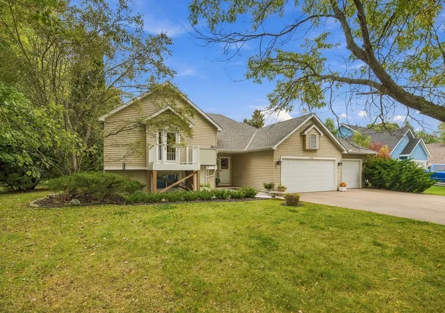Photo 1 of Single family home for sale at 7596 216th Street N, Forest Lake, MN 55025 | MLS# 7148872 | Listing updated on 2026-10-09