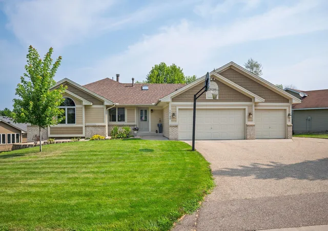 Photo 1 of Single family home for sale at 16185 Inglewood Dr, Lakeville, MN 55044 | MLS# 7148873 | Listing updated on 2026-10-05