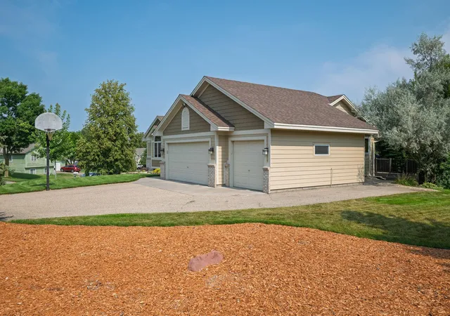Photo 2 of Single family home for sale at 16185 Inglewood Dr, Lakeville, MN 55044 | MLS# 7148873 | Listing updated on 2026-10-05