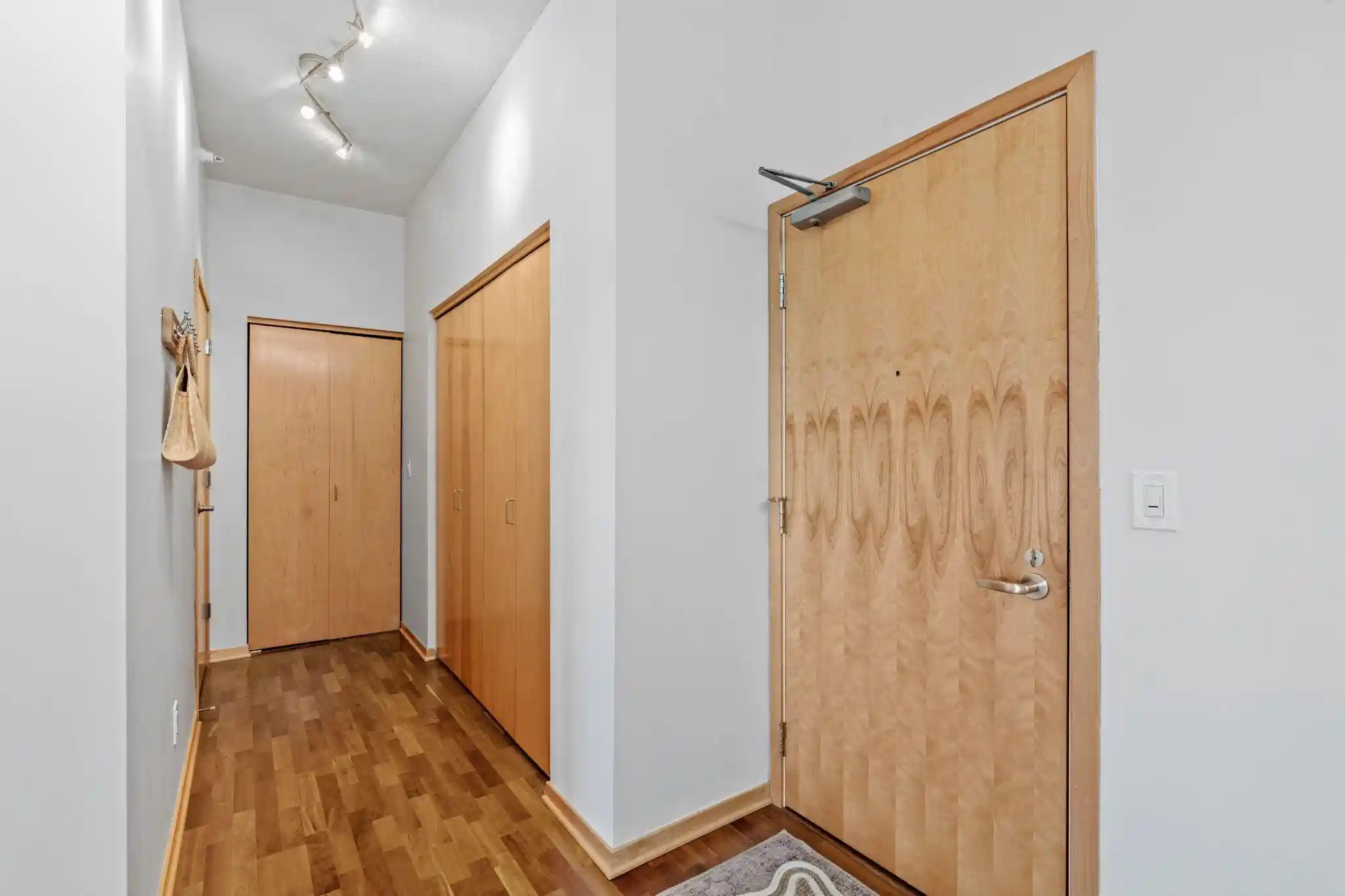 Listing Photo 2 - Condo for sale in 4525 Park Commons Dr located at 4525 Park Commons Dr, St. Louis Park, MN 55416 - Unit #521