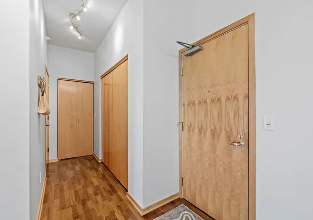 Photo 2 of Condo for sale at 4525 Park Cmns Dr #521, Minneapolis, MN 55416 | MLS# 7148876 | Listing updated on 2026-10-14