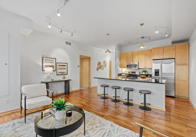 Listing Photo 5 - Condo for sale in building located at 4525 Park Commons Dr, St. Louis Park, MN 55416 - Unit #521